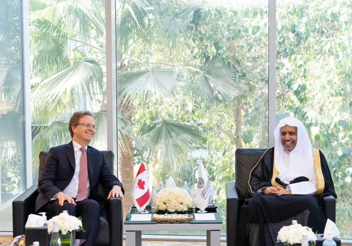 At the MWL office in Riyadh, His Excellency Sheikh Dr. Mohammed Alissa, the Secretary-General of the MWL and Chairman of the Organization of Muslim Scholars, met with His Excellency Mr. Jean-Philippe Linteau