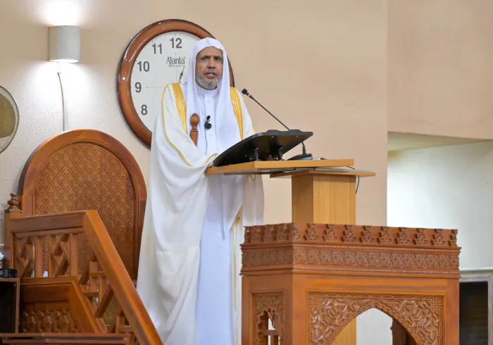 معالي الشيخ د. ⁧‫محمد العيسى‬⁩ ‬⁩، يُلقي خطبة الجمعة، ويؤمُّ المُصلّين، مُركّزًا في خطبتِه على هداية القرآن الكريم للتي هي أقوم