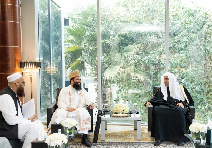 HE Sheikh Dr. Mohammed Al-Issa meets with HE Sheikh Muhammad Abdul Khabeer Azad