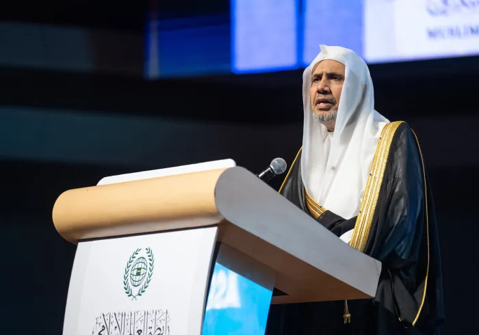 The Muslim World League concluded the Forum with the graduation of the first cohort of the “Qur’anic Ijazah Authentication Certificate Program,” which comprised a distinguished group of male and female memorizers of the Holy Qur’an who received Ijazah with the continuous chain of transmission extending back to the Imams of Qur’anic recitation