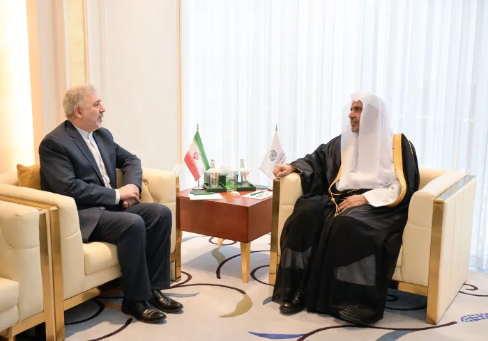 Yang Mulia Sekretaris Jenderal LMD, Ketua Organisasi Ulama Muslim, Syekh Dr. Mohammed Alissa , menerima kunjungan Yang Mulia Duta Besar Republik Islam Iran untuk Kerajaan Arab Saudi