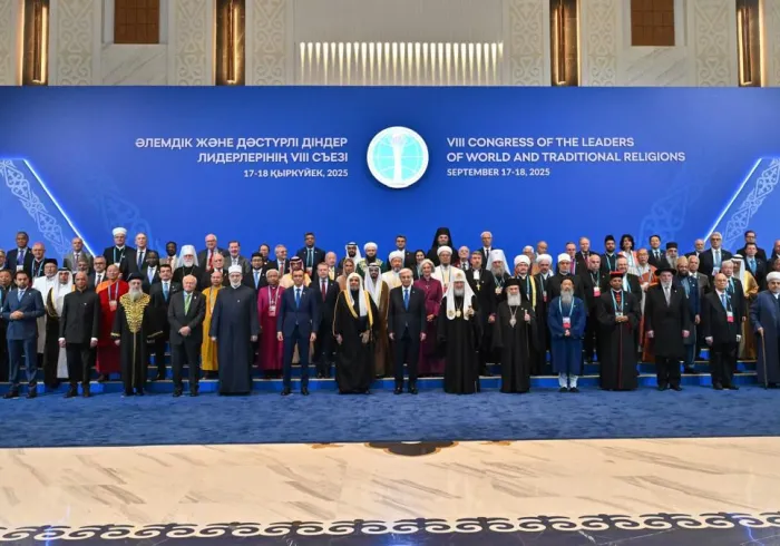 بصفةِ ضيفِ شرفٍ للنسخة الثامنة، معالي الأمين العام لرابطة العالم الإسلامي يشاركُ فخامةَ رئيس كازاخستان حفلَ افتتاح مؤتمر قادة الأديان