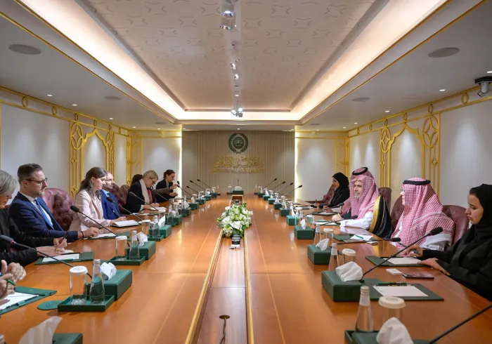 ‏استقبل معالي الأمين العام لرابطة العالم الإسلامي رئيس هيئة علماء المسلمين فضيلة الشيخ د.⁧‫محمد العيسى‬⁩ ‬⁩، في مكتبة بالرياض وفداً من القيادات الفكرية الألمانية من مختلف مراكز الأبحاث والفكر