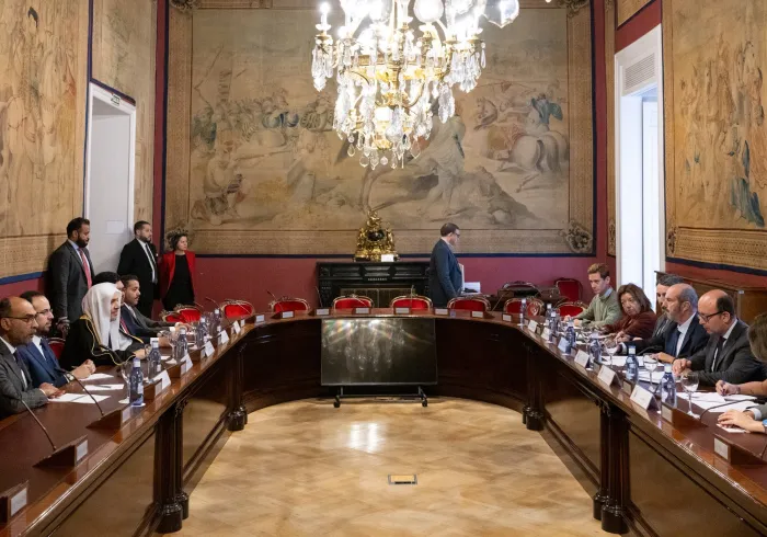 التقى معالي الأمين العام، رئيس هيئة علماء المسلمين، الشيخ د.⁧‫محمد العيسى‬⁩ ⁦‪‬⁩، في مقرّ مجلس الشيوخ الإسباني بالعاصمة مدريد، معالي رئيسه السيد بيدرو رويان