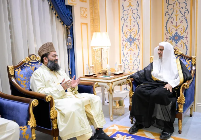 استقبل معالي الأمين العام، رئيس هيئة علماء المسلمين، فضيلة الشيخ د.⁧‫محمد العيسى‬⁩ ‬⁩، فضيلةَ الإمام الأكبر لجامع لاهور الكبير، رئيس منظمة أئمّة ومجلس علماء باكستان، رئيس لجنة رؤية الهلال المركزية بجمهورية باكستان الإسلامية، الشيخ عبدالخبير آزاد