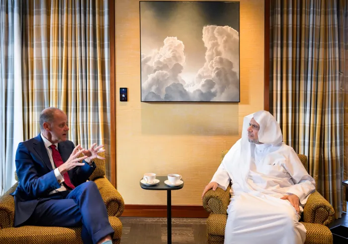 ‏استقبلَ معالي الأمين العام، رئيسُ هيئة علماء المسلمين، فضيلةُ الشيخ د.⁧‫محمد العيسى‬⁩‬⁩، في مقرّ إقامته، اللورد روسيل روك، واللورد جون ويلني، عُضوَي مجلس اللوردات في البرلمان البريطاني، والوفد المرافق لهما.