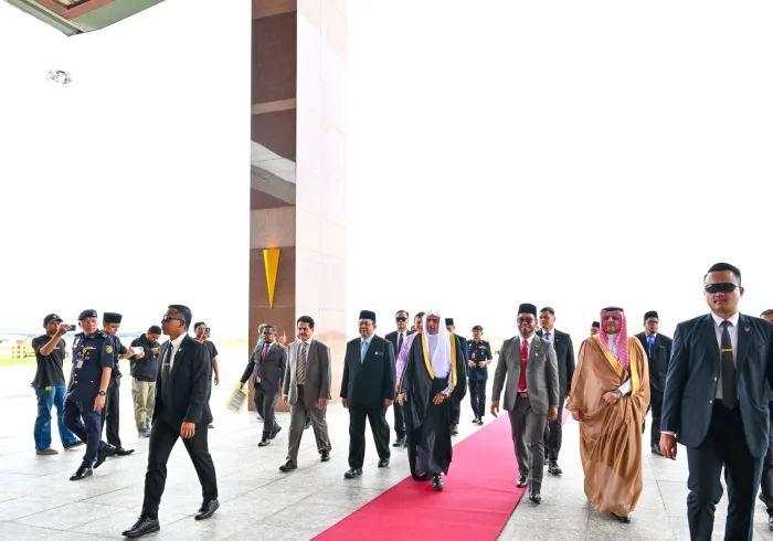 جناب دبیرکل، رئیس انجمن علمای مسلمان، آقای دکتر شیخ محمد العیسی  ، وارد فرودگاه بین‌المللی کوالالامپور شد و مورد استقبال جمعی از شخصیت‌های دینی و مقامات عالی‌رتبه قرار گرفت.