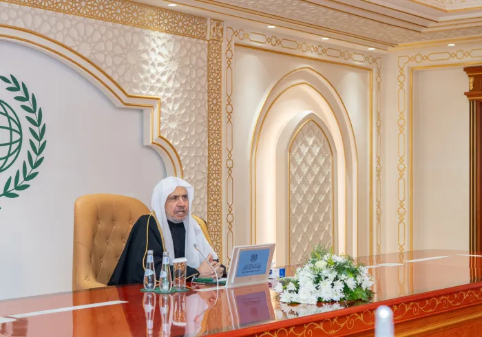 Yesterday at the Muslim World League headquarters in Makkah, His Excellency Sheikh Dr. Mohammad Al-Issa met with the student delegation from Muslim minorities in European universities