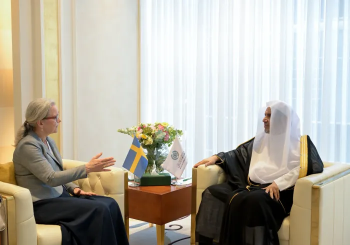 di kantornya di Riyadh, Yang Mulia Sekretaris Jenderal LMD sekaligus Ketua Organisasi Ulama Muslim, Syekh Dr. Mohammed Al-Issa  , menerima kunjungan Yang Mulia Duta Besar Kerajaan Swedia untuk Kerajaan Arab Saudi