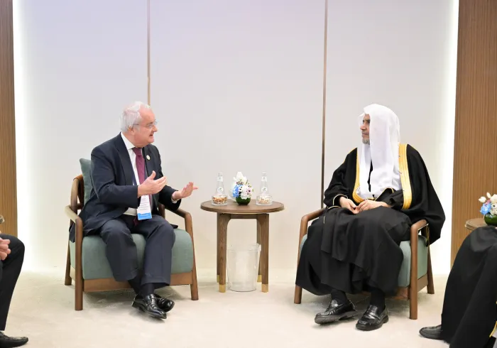 اقاي دكتر شيخ محمد العيسى، در شهر ریاض، با جناب آقای آنتونیو دِ آلمیدا ریبیرو، دبیرکل موقت (KAICIID) دیدار کرد