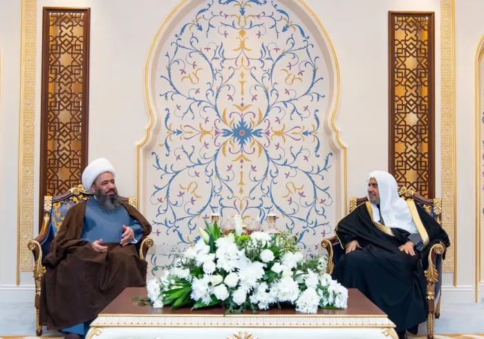 جناب دبیرکل، دکتر. محمد آل عیسی در دفتر خود در مکه مکرمه با جناب شیخ فاضل البدیری، مرجع دینی عراق ملاقات کرد.