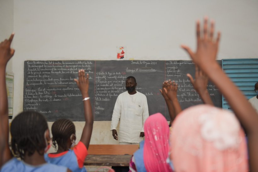 تنفّذ ⁧‫رابطة العالم الإسلامي‬⁩ برامجَ تعليميةً متنوعةً يستفيدُ منها عشراتُ الآلاف من الطالبات والطلاب حول العالم، بتنسيقٍ رسميٍّ مباشرٍ مع الحكومات والمنظمات الإقليمية والدولية