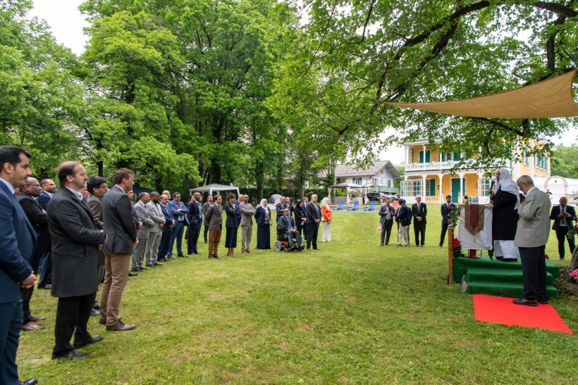 احتفى مساء أمس معالي المدير السابق للمنظمة الدولية للملكية الفكرية، عضو لجنة الأمم المتحدة للقانون الدولي، رئيس المحكمة الدولية للتحكيم والوساطة، عضو المحكمة الدولية لفض النزاعات بلاهاي السيد كامل إدريس بمعالي الأمين العام رئيس هيئة علماء المسلمين الشيخ د