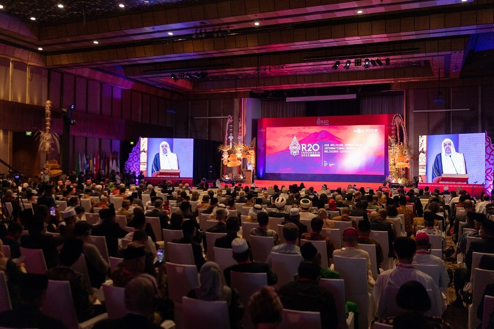 أطلقت &quot;منتدى بناء الجسور بين الشرق والغرب&quot;: من مقر انعقاد قمة G20 في بالي: