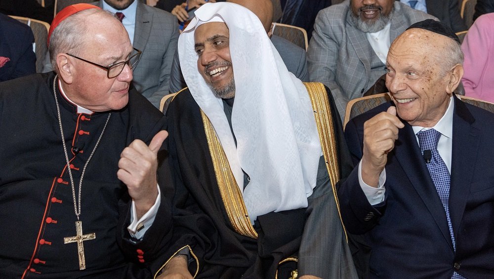 اتحادیه جهانی مسلمانان با دانشگاه کلمبیا، ایالات متحده، قرارداد مشارکت امضا می کند و &quot;آزمایشگاه ادیان بین المللی&quot; را در محوطه دانشگاه در نیویورک راه اندازی می کند.