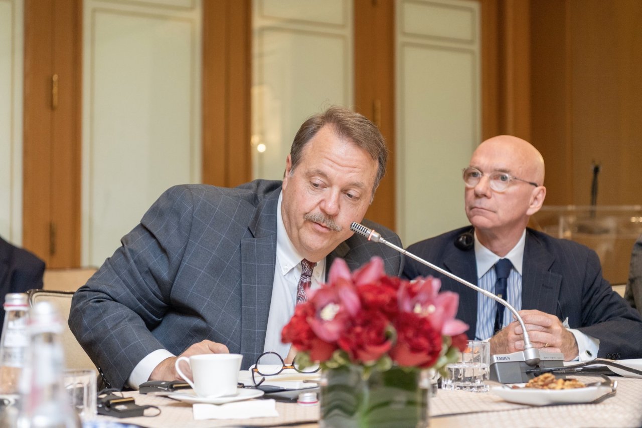 المجلس الوطني للعلاقات العربية الأمريكية في ⁧‫واشنطن‬⁩ يستضيف معالي الشيخ د ⁧‫محمد العيسى‬⁩ في حوار عام بحضور عدد من السياسيين والمفكرين والإعلاميين والقيادات الدينية