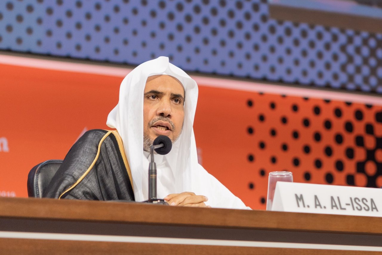 Le D.Mohammad Alissa parle devant plus de 6000  jeunes européens  de sujets idéologiques et  sociaux importants  durant les activités du forum international de Rimini en Italie.