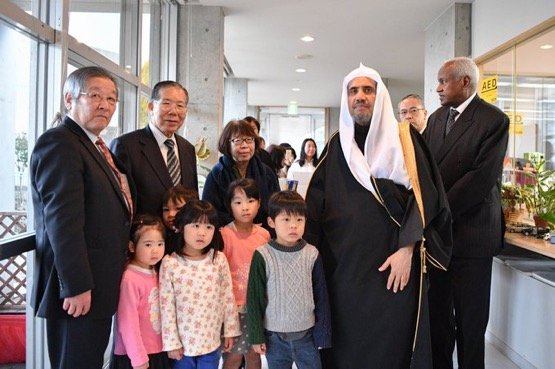 Sur invitation officielle, en présence du Premier ministre japonais, le SG en tant que première personnalité islamique à assister à la cérémonie commémorative du tsunami