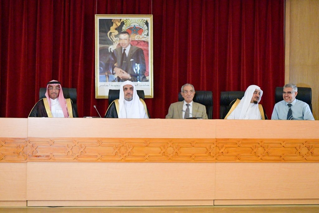Le SG de la LIM Cheikh D.Mohamed Al Issa visite La Maison du Hadith Elhassania à Rabat et rencontre son directeur Ahmed Elkhamlichi avec qui, il a traité de sujets scientifiques , idéologiques, de la façon d’échanger et de s’entraider.