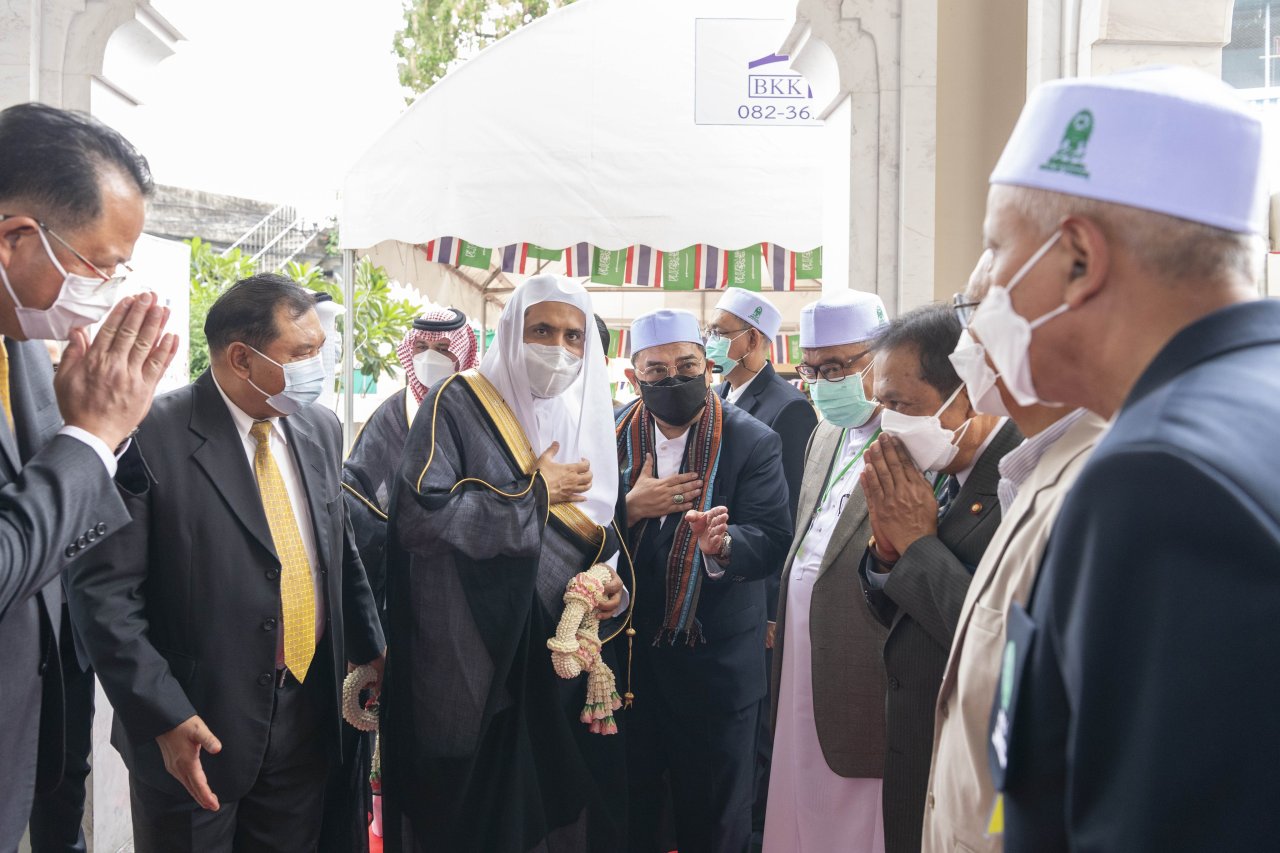 Mohammad Alissa a visité la mosquée Tun Son à Bangkok qui est considérée comme la plus ancienne mosquée du Royaume de Thaïlande construite en 1610 après JC ; le SG y a rencontré des cheikhs et des imams, afin d’échanger sur des sujets d’intérêt commun.