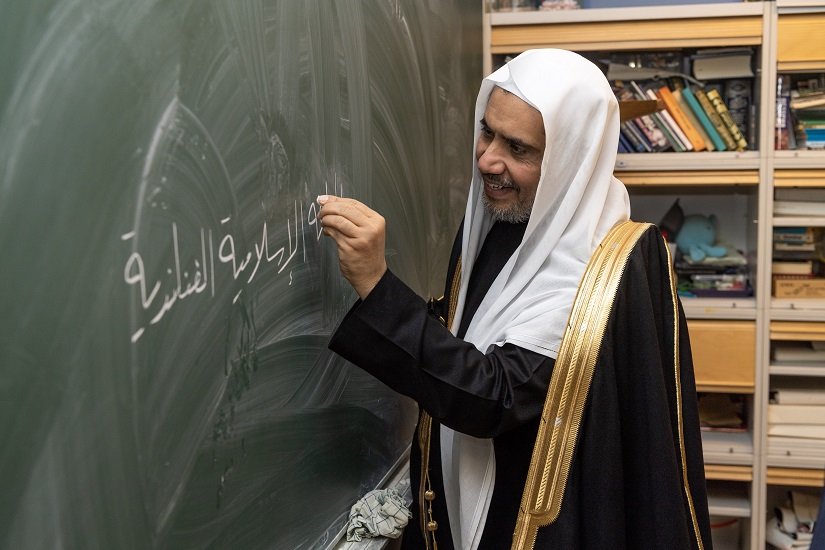 Les responsables de la mosquée d’Helsinki en Finlande ont reçu MohammadAlissa pour une rencontre ouverte avec les musulmans locaux en vue de souligner l’importance de l’intégration positive dans le respect du système du pays et de la culture dominante.