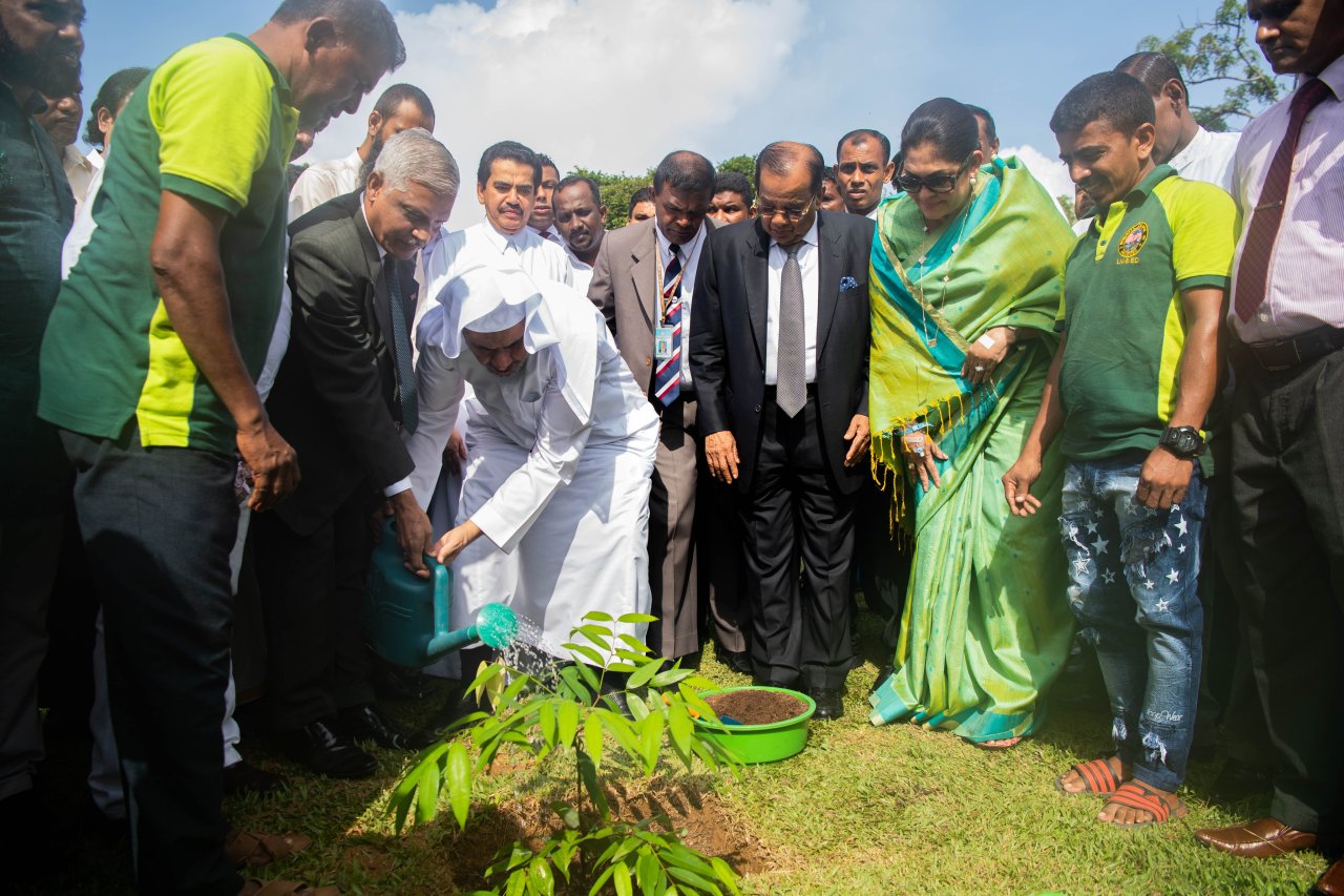 Chaque personne a la responsabilité d'être tolérante et respectueuse. La LIM agit pour favoriser l’amitié entre les personnes et bâtir des ponts de compréhension .