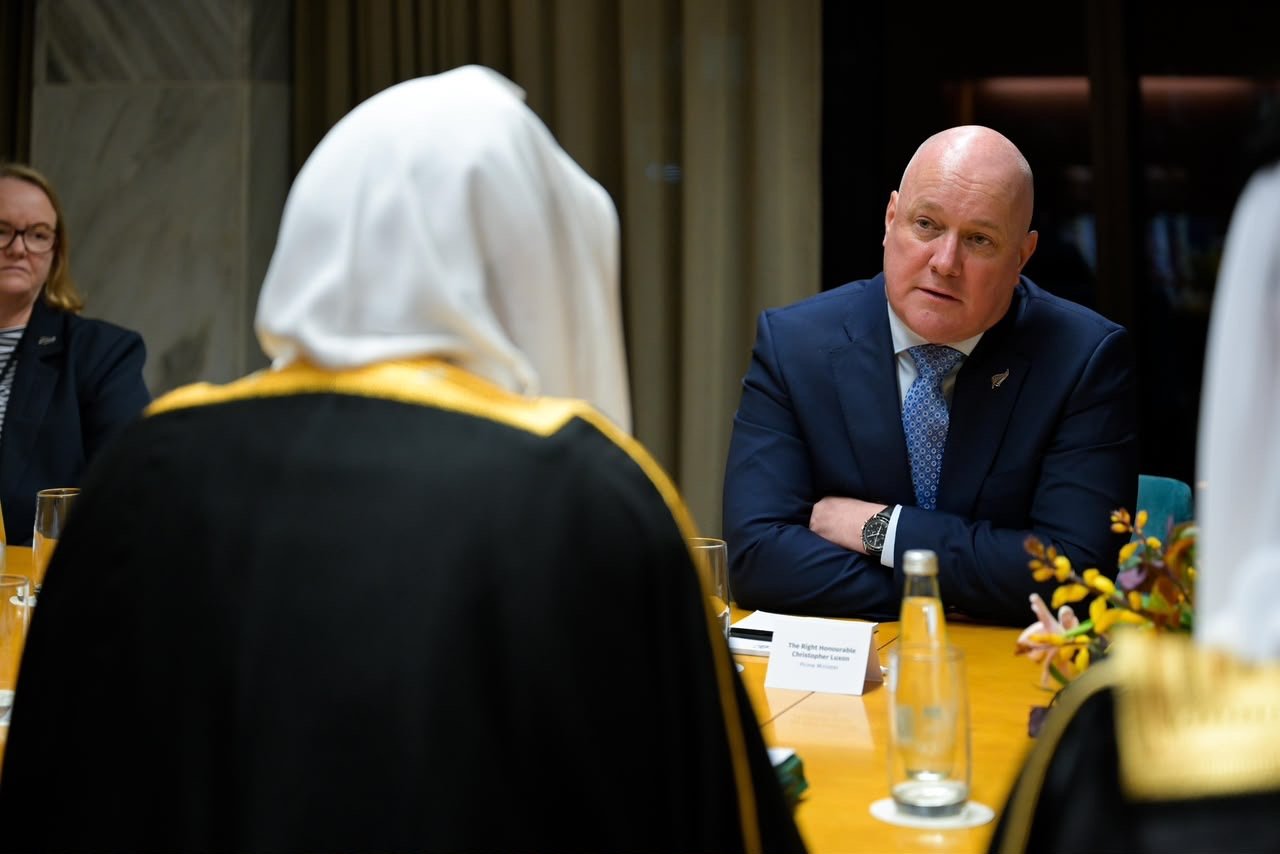 الحاكمةُ العامّةُ ورئيسُ الوزراءِ النيوزيلنديّان يستقبلان الأمين العام لرابطة العالم الإسلامي