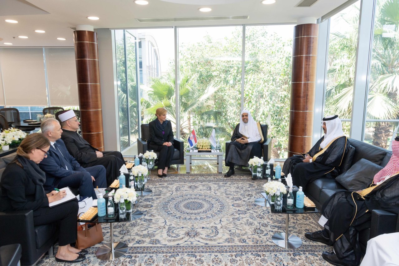 استقبل معالي الشيخ د. محمد العيسى‬ في مكتبه بالرياض فخامة رئيسة كرواتيا السابقة والناشطة في مجال السلام العالمي السيدة كوليندا غرابار