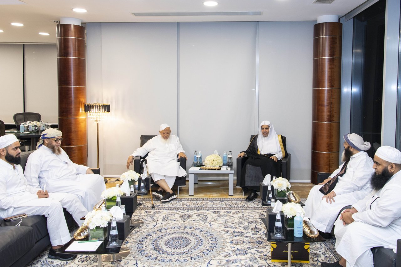 سیکرٹری جنرل اور چیئرمین مسلم علماء کونسل شیخ ڈاکٹر محمد العيسى نے جمعیت علمائے ہند کے صدر شیخ ارشد مدنی اور ان کے ہمراہ وفد کا استقبال کیا