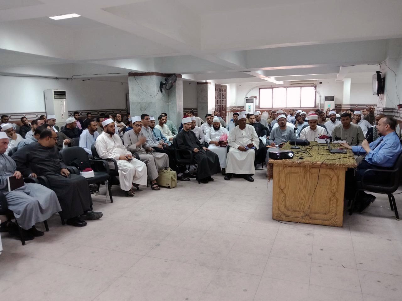 دشنت ⁧‫#رابطة_العالم_الإسلامي‬⁩ عبر هيئتها العالمية للكتاب والسنة، وبالتعاون مع وزارة الأوقاف في جمهورية ⁧‫#مصر‬⁩ العربية، فعالية علمية على عدة جلسات شملت محاورَ متنوعةً، تناولت الإعجاز العلمي في القرآن والسنة.  ‏وقد حظيت بتفاعل كبير من قبل عدد من الأئمة والخطباء والمهتمين بعِلْم الإعجاز.