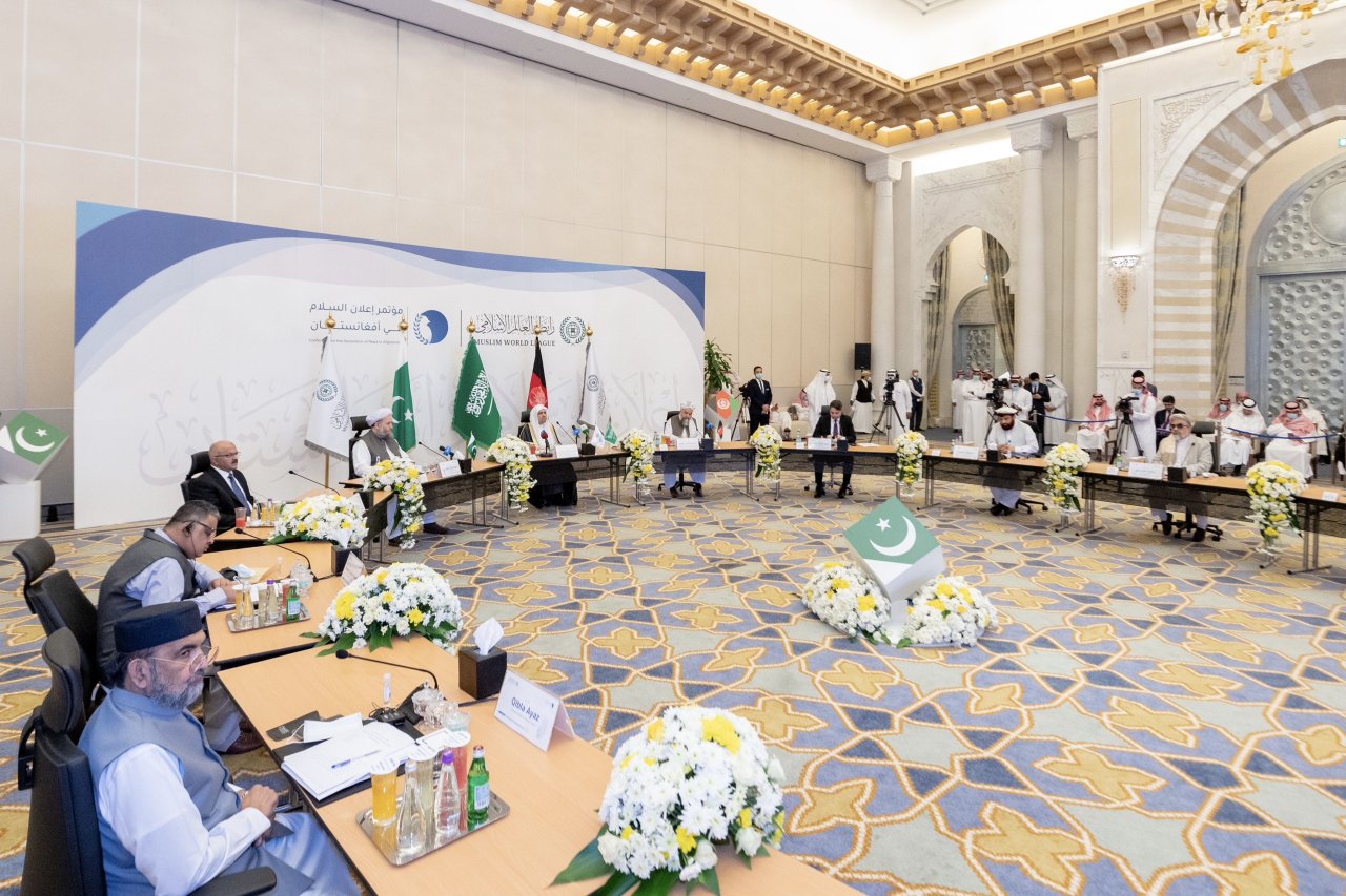 كبار علماء باكستان وأفغانستان يوقعون من جوار البيت الحرام.. &quot;إعلان السلام في أفغانستان&quot;