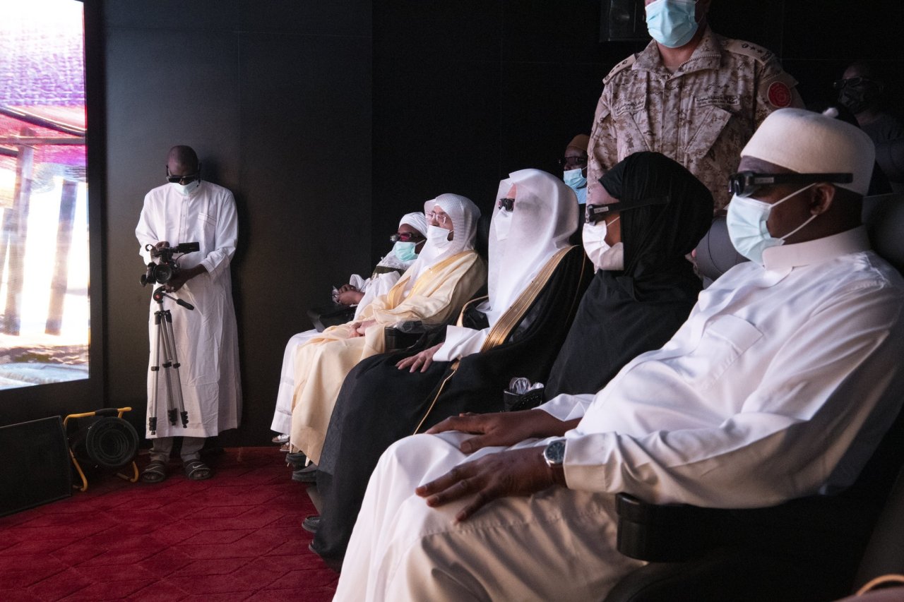 جناب دبیر کل شیخ دکتر محمد العیسی با جناب رئیس جمهور گامبیا آقای آداما بارو در مقر موزه بین المللی سیره پیامبر در مدینه