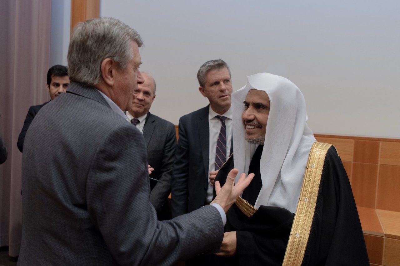 Le Doyen de l’université de Utah Kevin Orsen a reçu le D.Mohammad Alissa (qui compte près de 35 000 étudiants) qu’il considère comme l’une des personnalités les plus actives au monde dans l’établissement des relations entre les adeptes des religions et des cultures.