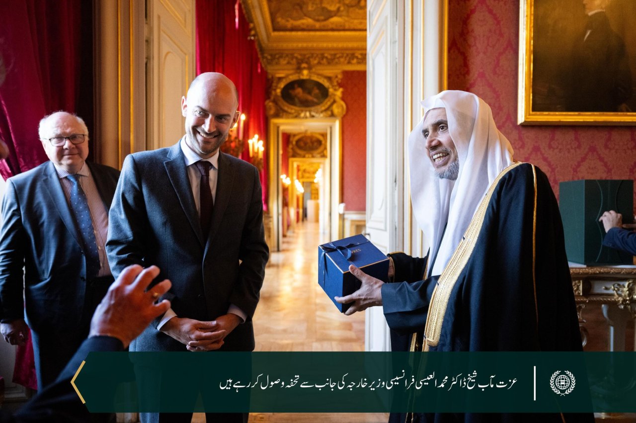 ایک باضابطہ دورے کے ضمن میں، سیکرٹری جنرل رابطہ اور چیئرمین مسلم علماء کونسل، عزت مآب شیخ ڈاکٹر محمد العیسی نے پیرس میں فرانسیسی وزارتِ خارجہ کے مرکزی دفتر میں وزیر خارجہ جان نوئل باروٹ سے ملاقات کی۔