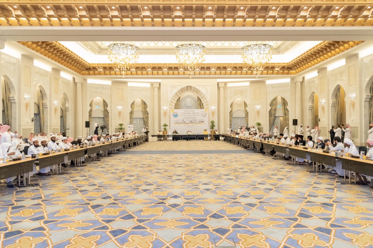 Le D. Mohammad Alissa ouvre les travaux du séminaire «Au service des deux révélations» organisée par la Ligue Islamique Mondiale avec l’OMCS à La Mecque avec la participation de savants venus de 36 pays.