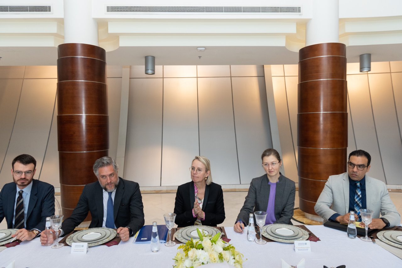 دبیر کل و رئیس انجمن علمای مسلمانان جناب شیخ د.محمد العيسى در دفتر خود در رياض با مدیر امور خاورمیانه و شمال آفریقا ،خانم هلن لوگال و هیأت همراهش دیدار کرد. در این دیدار تحولات اخیر در موضوعات مورد علاقه مشترک بررسی شد.