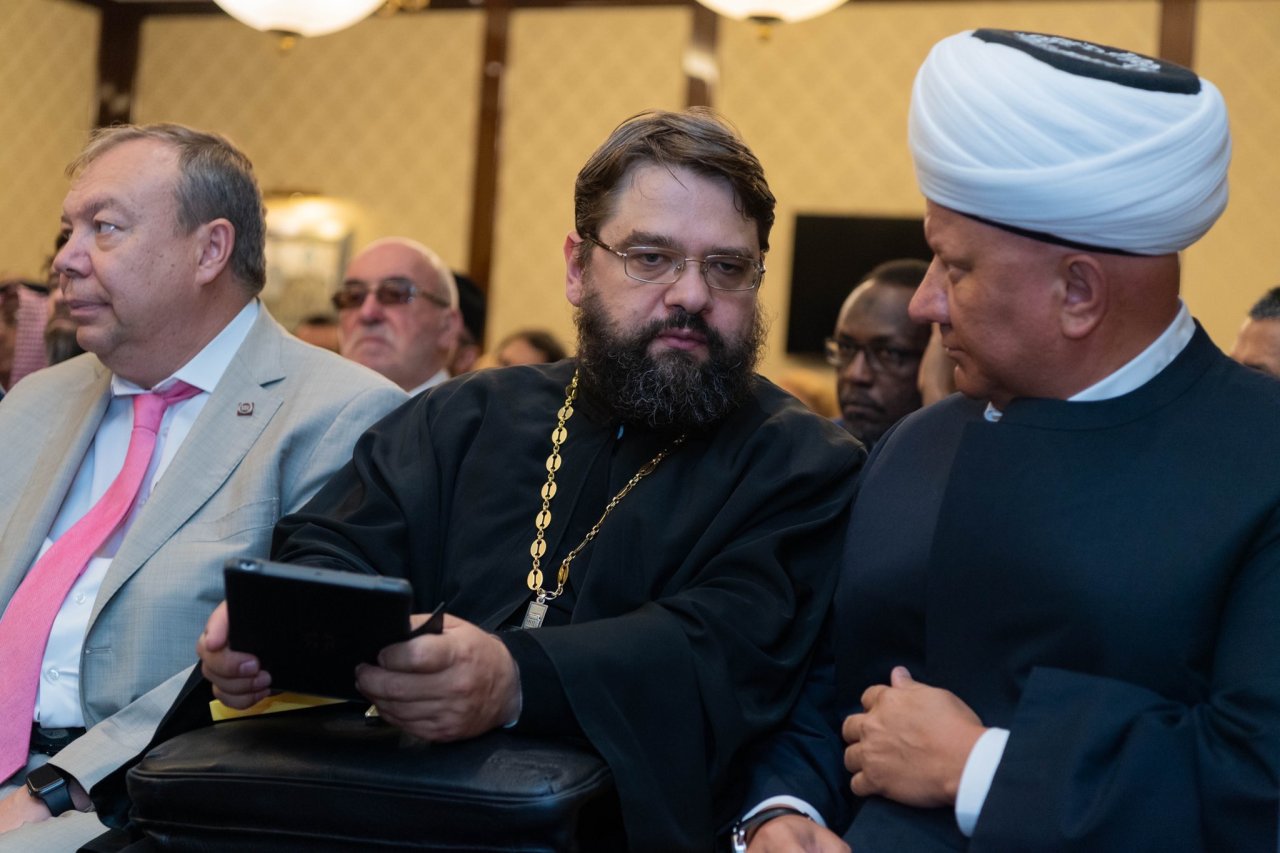 روسی سائنس اکیڈمی کے تابع گورنمنٹ استشراق انسٹی ٹیوٹ نے، ماسکو میں منعقدہ ایک تقریب میں، مسلم دنیا اور روس کے درمیان تعلقات کو مضبوط کرنے کی کوششوں کے اعتراف میں ،شیخ ڈاکٹر محمد العیسی کو اعزازی ڈاکٹریٹ  کی ڈگری سے نوازا۔