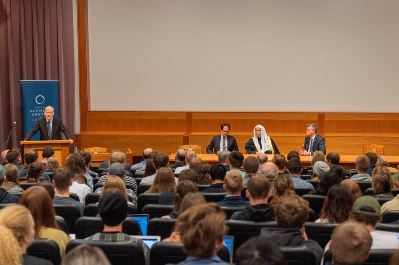 Le D.Mohammad Alissa s'est adressé aux étudiants de at BYU Kennedy Ctr à Utah sur l'importance de renforcer la tolérance la compréhension et la collaboration entre les religions. Les étudiants sont une force puissante pour la paix et le changement. LIM Utah.