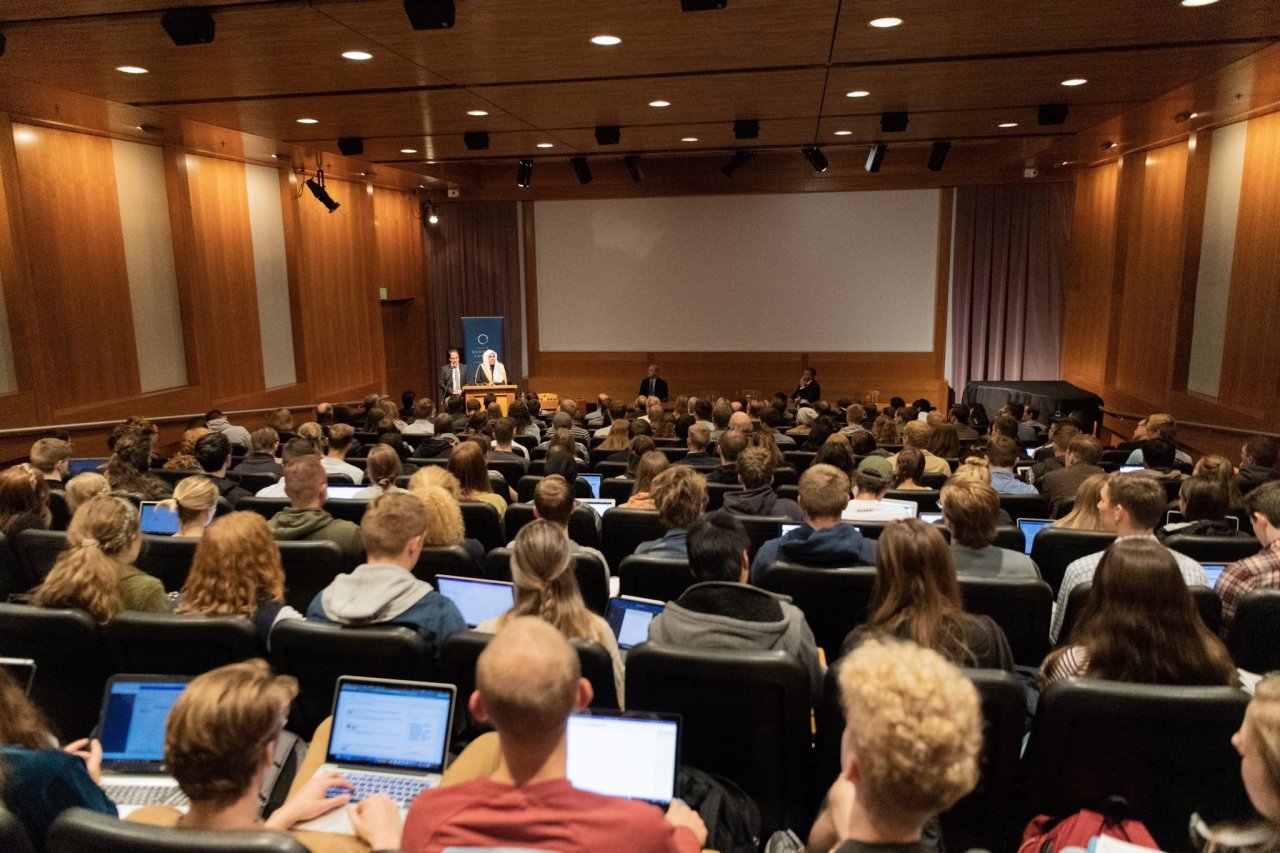 Le D.Mohammad Alissa s'est adressé aux étudiants de at BYU Kennedy Ctr à Utah sur l'importance de renforcer la tolérance la compréhension et la collaboration entre les religions. Les étudiants sont une force puissante pour la paix et le changement. LIM Utah.
