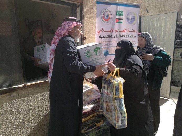 La LIM distribue 3000 paniers alimentaires, 1500 couvertures et 1500 coupons de gaz aux réfugiés syriens installés en Jordanie.