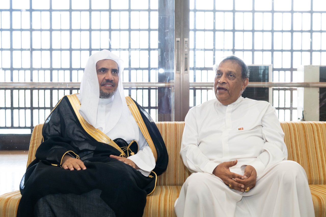 معالي رئيس البرلمان السريلانكي يحتفي بمعالي أمين عام ⁧رابطة العالم الإسلامي⁩ في جلسة البرلمان الرسمية