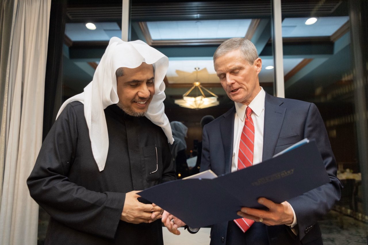 ‏قيادات طائفة &quot;المورمن&quot; بولاية يوتا الأميركية يستضيفون معالي الشيخ د. ⁧‫محمد العيسى‬⁩ في عشاء تكريمي