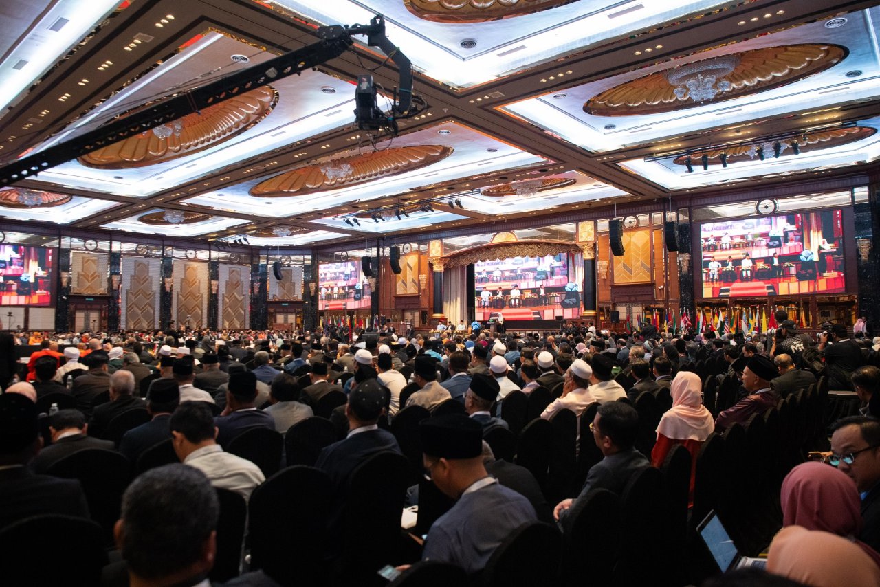 &quot;المؤتمر الدولي للقادة الدينيين&quot;؛ يحمل المؤتمرُ شعارَ &quot;تعزيز الوئام بين أتباع الأديان&quot;؛ وسيناقِش محاورَ عِدّة، تتعلَّق بالتسامُح والوسطيَّة والتعليم وبناء الجسور والمُشتركات الجامعة.