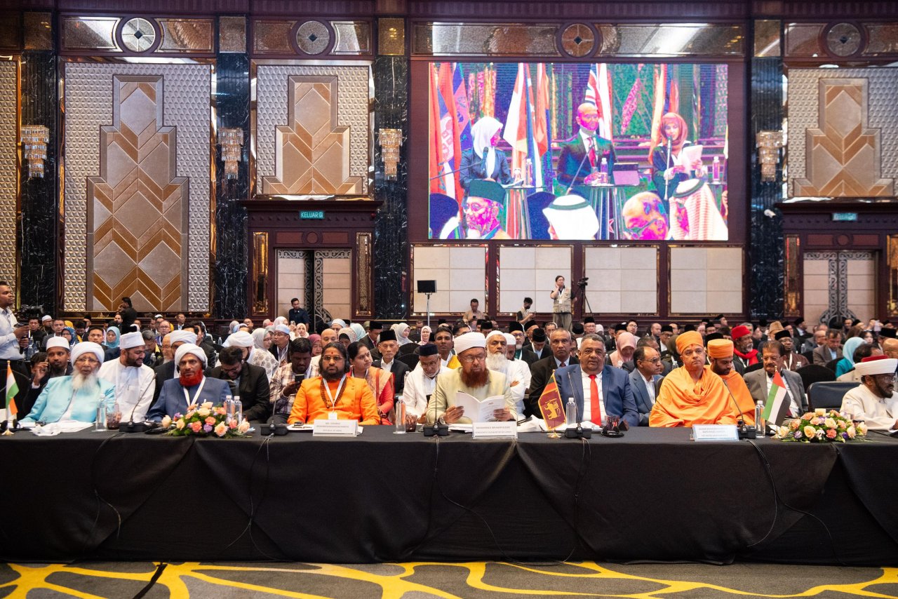 &quot;المؤتمر الدولي للقادة الدينيين&quot;؛ يحمل المؤتمرُ شعارَ &quot;تعزيز الوئام بين أتباع الأديان&quot;؛ وسيناقِش محاورَ عِدّة، تتعلَّق بالتسامُح والوسطيَّة والتعليم وبناء الجسور والمُشتركات الجامعة.