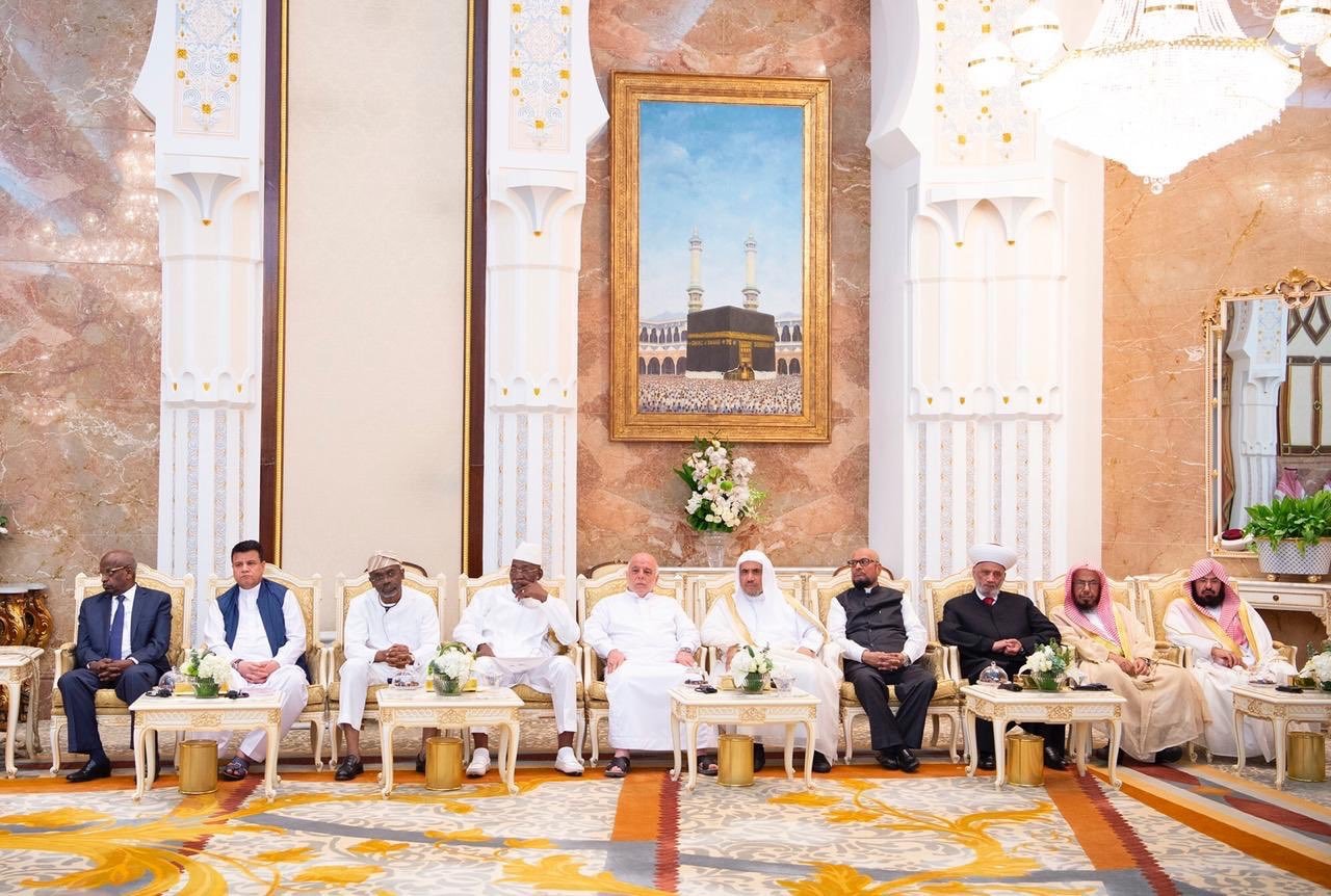 Les invités de la Ligue Islamique Mondiale ont eu l’honneur de participer à la réception annuelle donnée par le Serviteur Deux Saintes Mosquées pour les personnalités islamiques à l’occasion du Hajj 1440.