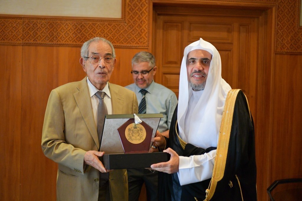 Le SG de la LIM Cheikh D.Mohamed Al Issa visite La Maison du Hadith Elhassania à Rabat et rencontre son directeur Ahmed Elkhamlichi avec qui, il a traité de sujets scientifiques , idéologiques, de la façon d’échanger et de s’entraider.