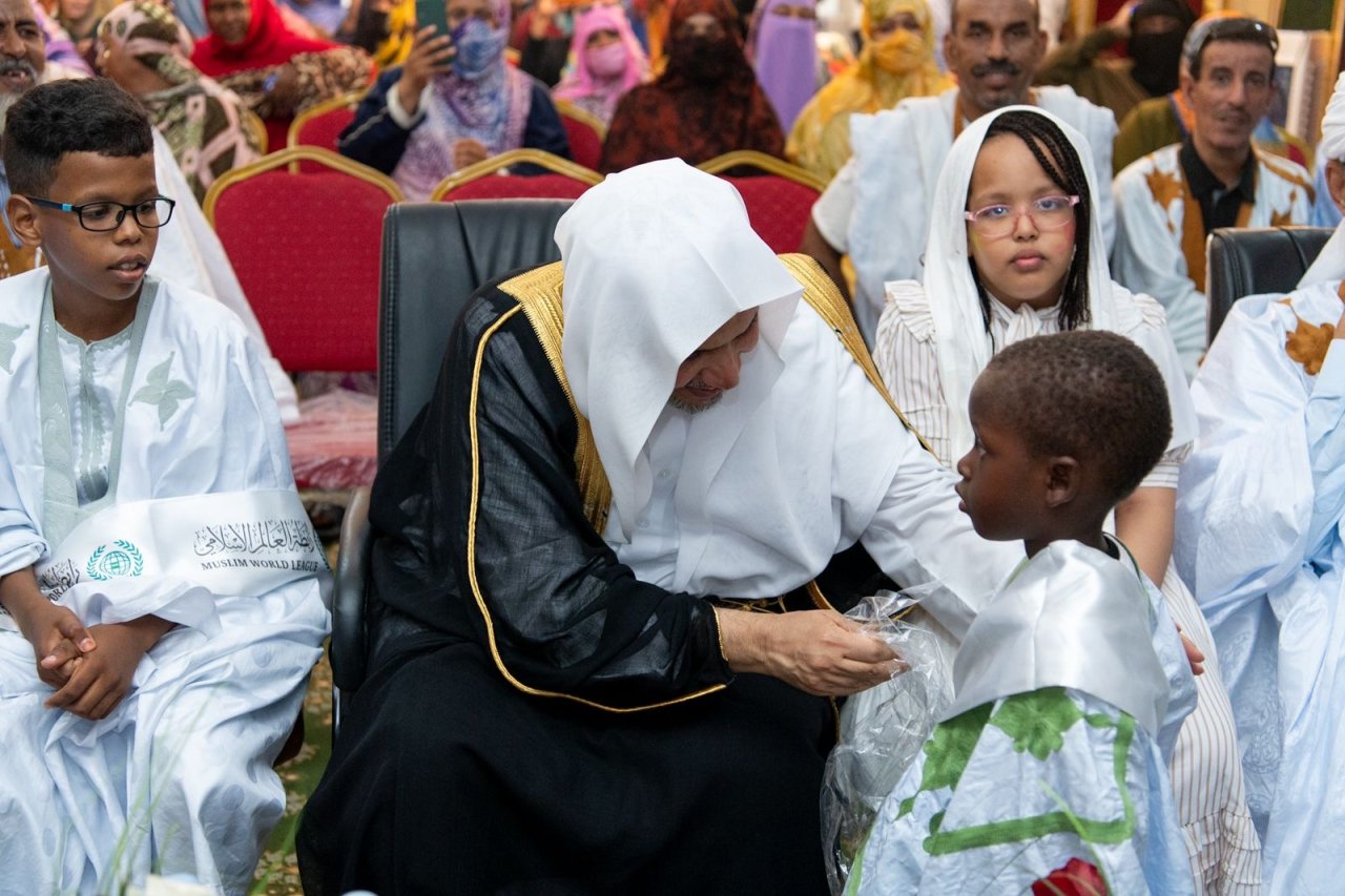 د. العيسى يدشّن حزمة مشروعاتٍ تنموية ورعوية وإغاثية في موريتانيا بتنسيق حكومي