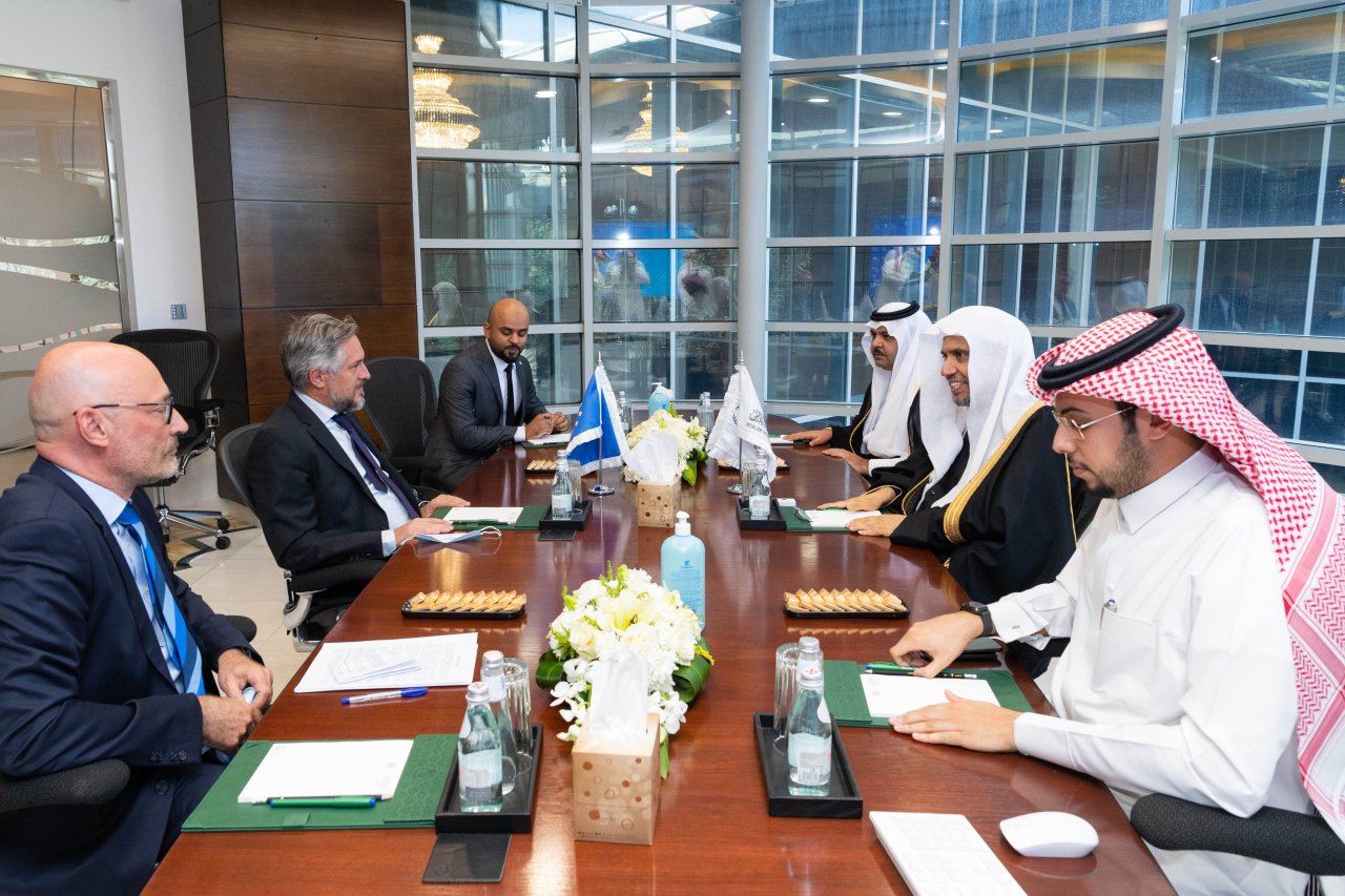 H.E. Dr. Mohammad Alissa hosted the Ambassador of the European Union to the Kingdom of Saudi Arabia, Mr. Patrick Simonet, in the presence of his deputy