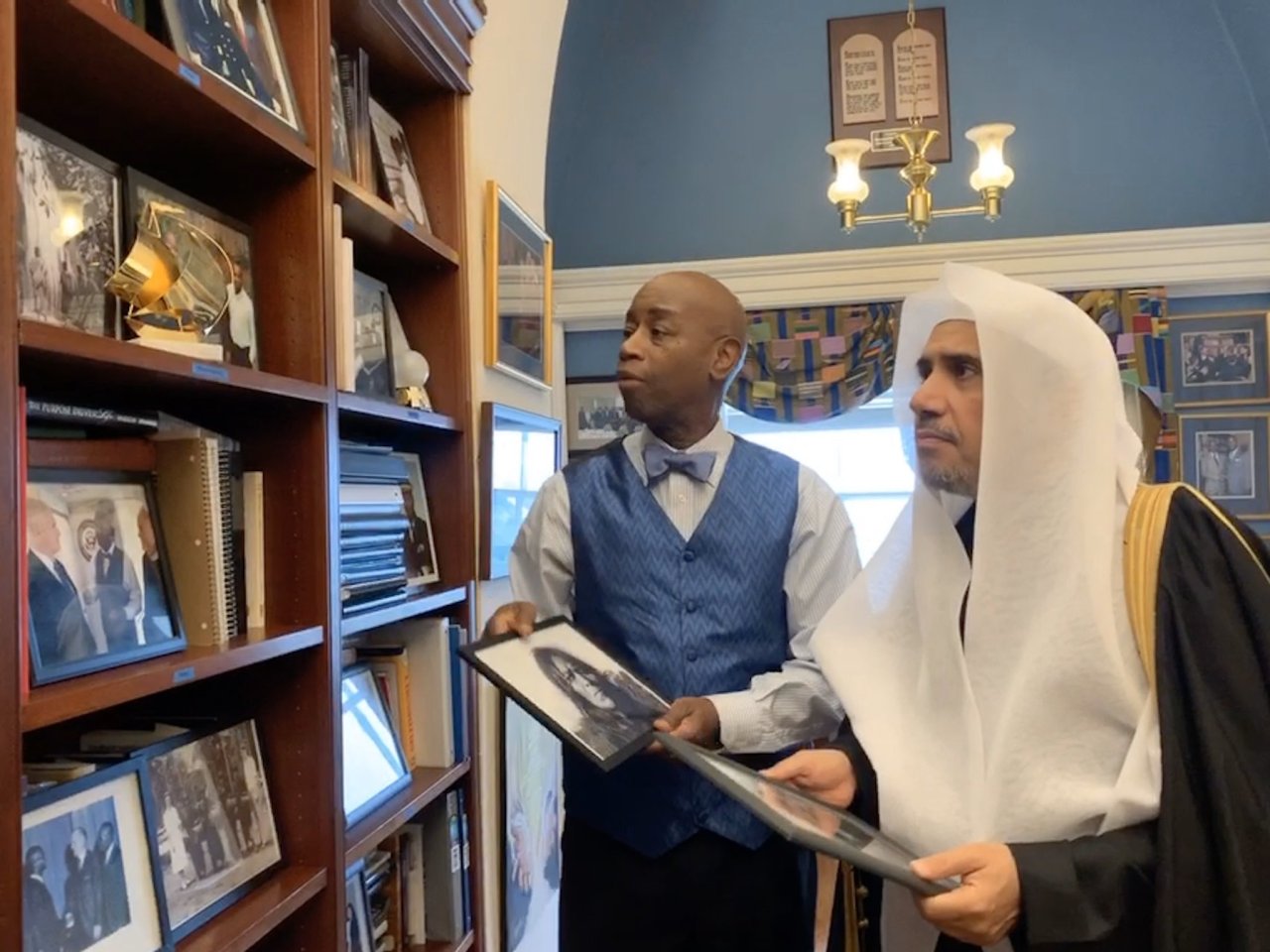 عزت مآب شیخ ڈاکٹر محمد العیسی نے امریکی سینٹ کے پادری باری بلیک سے ملاقات کی