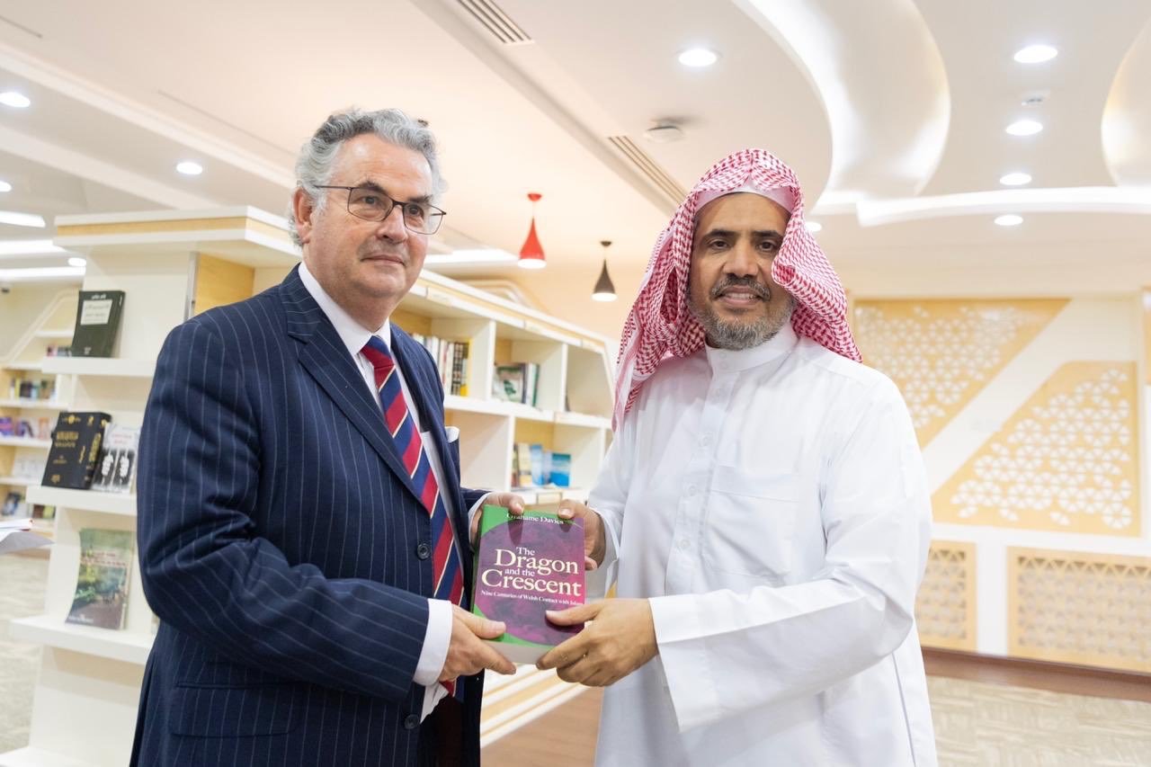 Le D.Mohammad Alissa a reçu le doyen de l’Université du pays de Galles le Pr. Midwane hayoze avec sa délégation  qui ont confirmé que les accords signés avec instituts religieux et intellectuels dans le monde renforcent la paix et la coexistence.